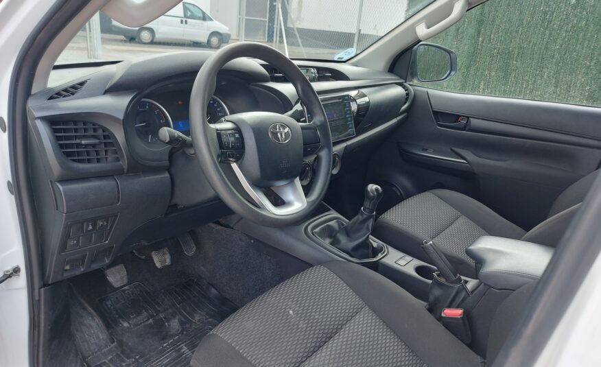 TOYOTA HILUX 2.4D DOBLE CABINA GX